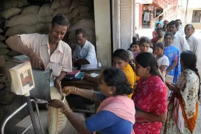 TG : మూడు నెలల రేషన్ కోటా.. నేటితో గడువు ముగింపు