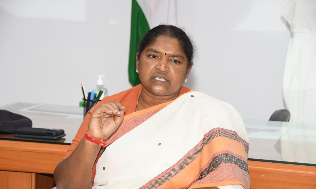 Congress : కొండా సురేఖకు మంత్రి సీతక్క కౌంటర్