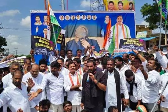 Congress : దళితులను 125 అడుగుల లోతుకు తొక్కేందుకు కేసీఆర్ కుట్ర  : ప్రభుత్వ విప్ బీర్ల ఐలయ్య