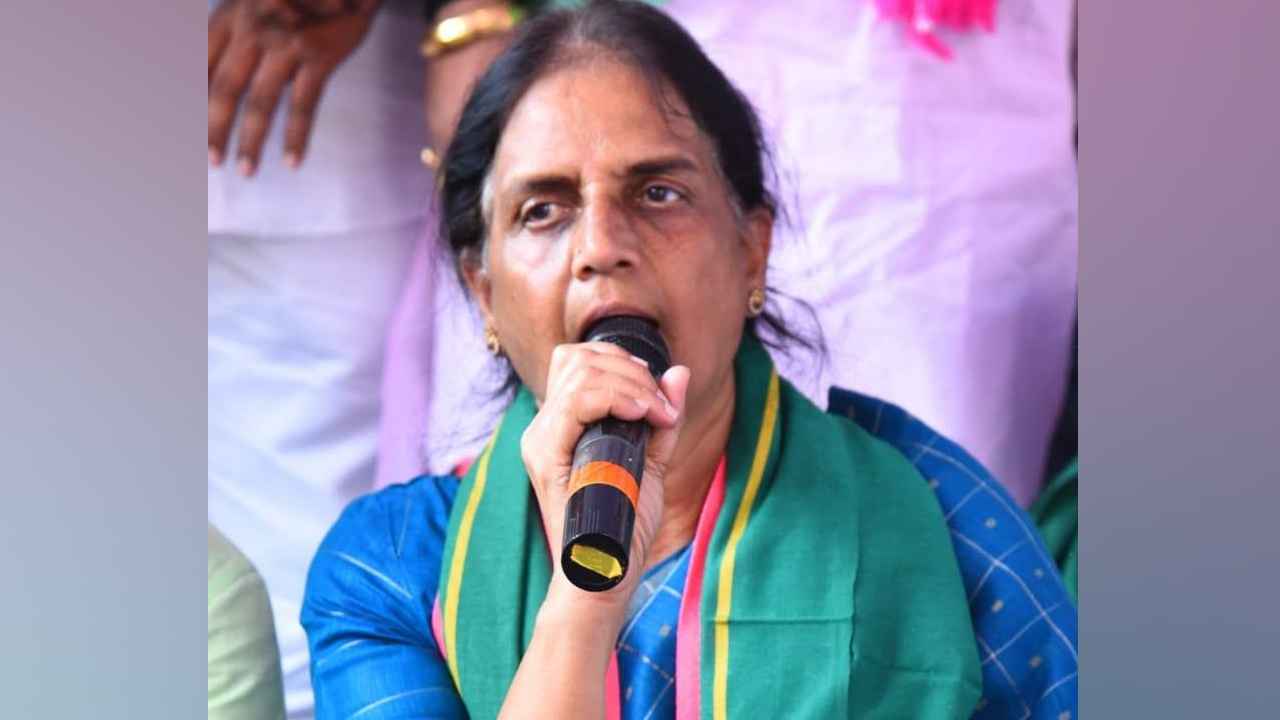 BRS : సబితా ఇంద్రారెడ్డి జుట్టుపట్టి లాగిన పోలీసులు.. రేవంత్ ఆదేశించారా? : మాజీ మంత్రి