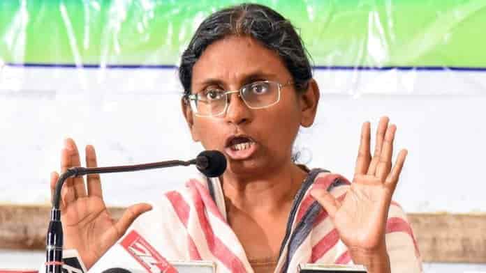 TG : కాంగ్రెస్‌లో కల్లోలం..  తెలంగాణ పాలిటిక్స్‌కు మీనాక్షి గుడ్ బై..!