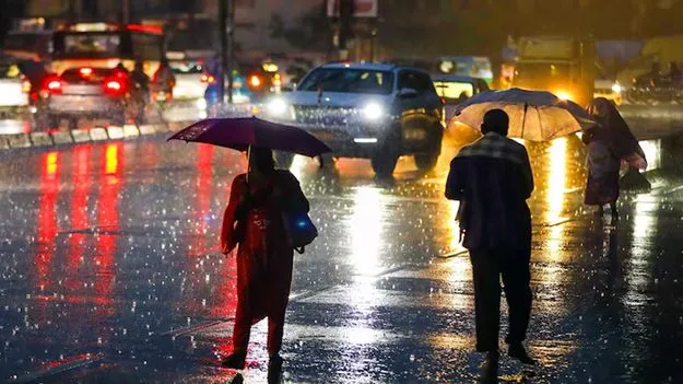 Telangana: హైదరాబాద్‌ను కమ్మేసిన మేఘాలు.. వాతావరణ శాఖ కీలక హెచ్చరికలు!!..